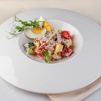 Салат картофельный с тунцом в Parmesan