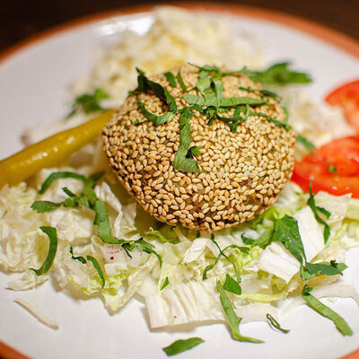 Фалафель с томатами и сыром моцарелла в Кинжал Баклажан по цене 200 ₽