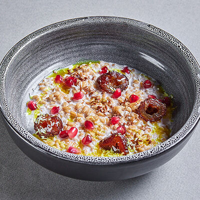 Каша из полбы с финиками и кокосовым молоком в Шикари по цене 320