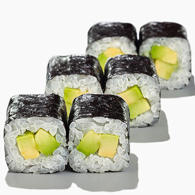 Маки ролл с авокадо в Вкус и лосось по цене 330 ₽