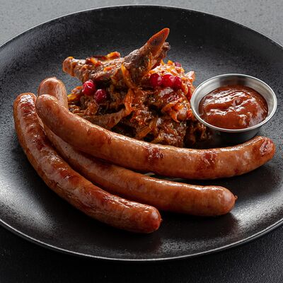 Егерские колбаски с тушеной капустой в Jager restopub по цене 880 ₽