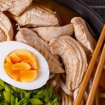 Рамен с курицей и яйцомв Вилки-Палки по цене 350 ₽