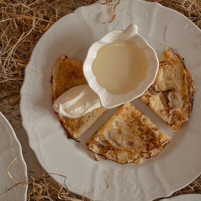 Блинчики с топленым маслом в Pioner по цене 445 ₽