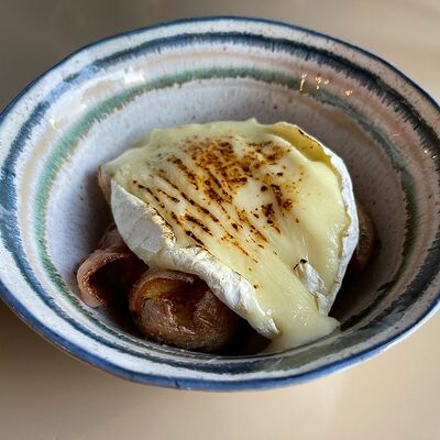 Камамбер, бекон и мини-картофель в Spletnicy cafe по цене 650