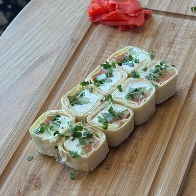 Тортилья с лососемв Сакура по цене 590 ₽