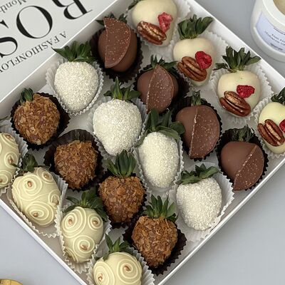 Клубника в шоколаде №45 в Lovely Berry по цене 4690 ₽