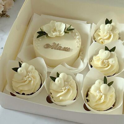 Бенто-торт и капкейки маме в Кондитерская КонфеткаПитер по цене 3600 ₽