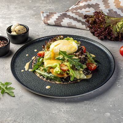 Вафли с яйцом пашотв Хинкальная Кинза по цене 810 ₽