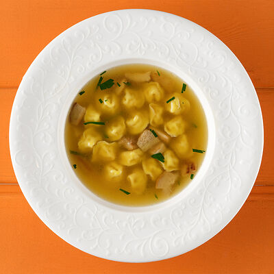 Грибной с тортеллини из цыпленка в Сорренто by Novikov по цене 780 ₽