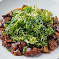 Салат с куриной печенью в Romano