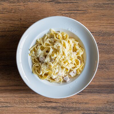 Паста с куриным филе в Паблик Бар по цене 390 ₽