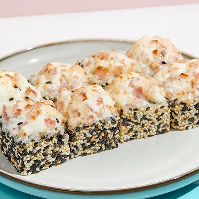 Запеченный ролл Фудзияма в Ostrov по цене 563 ₽