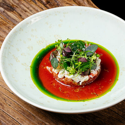 Каталонская закуска с крабом и томатным понзув Чешуя по цене 1450 ₽