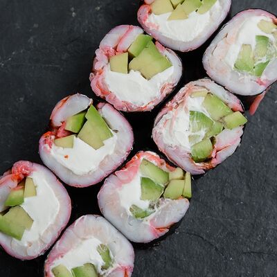 Роллы с креветкой и сыром в Хорошие руки - Роллы по цене 785 ₽