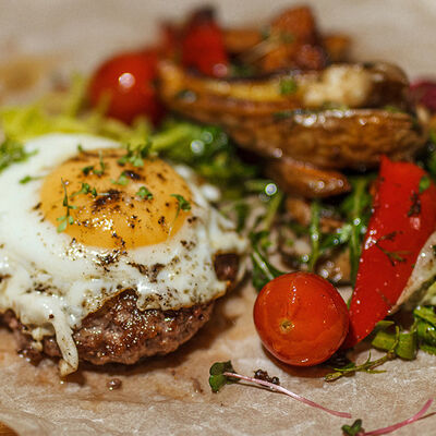 Бифштекс с яйцом в Кафе Наше Место по цене 780 ₽