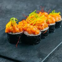 Тартар ролл с лососем в Rolls Bar