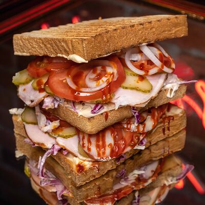 Сэндвич Hot Hot Hot Triple в Horosho Sandwich bar по цене 410 ₽