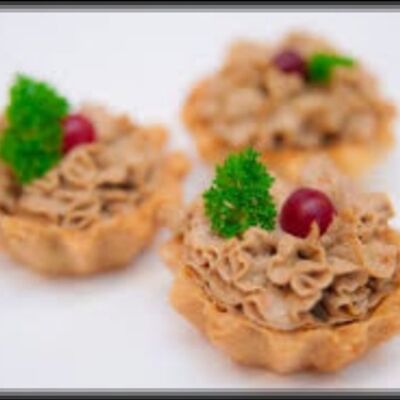 Нежный паштет в хрустящих тарталетках в Луна по цене 564 ₽