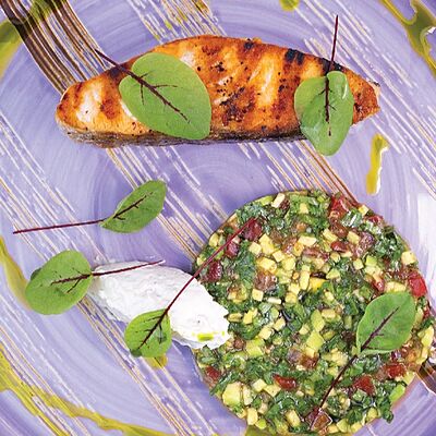 Стейк из лосося с неаполитанской сальсой в Тальятелло по цене 1500 ₽