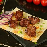 Шашлык Баранья мякоть на мангале в Непосредственно мясо