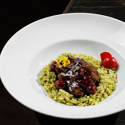 Ланиты с орзо и вишневым соусом в Вартазия по цене 1830 ₽