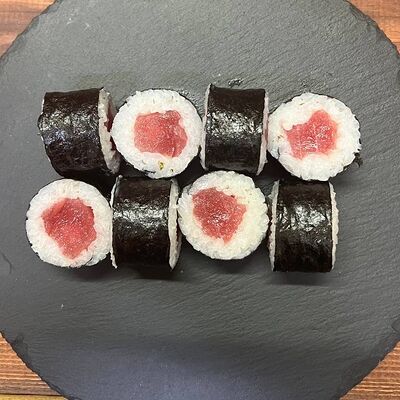 Маки тунецв Икра суши по цене 540 ₽
