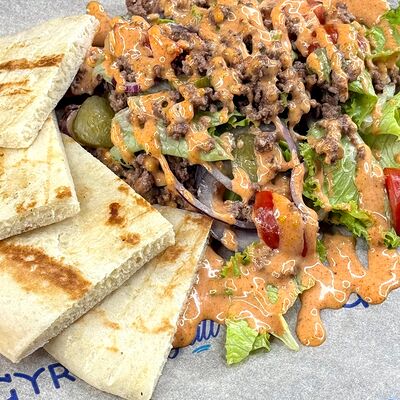 Салат с бифтекив Gyros & Grill по цене 380 ₽