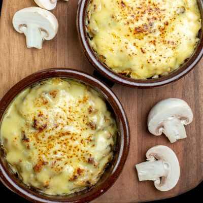 Жюльен с курицей и грибами в Kuksu korea cafe по цене 2500 ₽