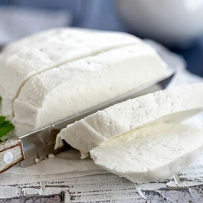 Домашний белый сыр в Бурнова лофт по цене 500 ₽