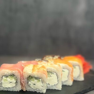 Ролл Радужный в Лось Лосось по цене 890 ₽