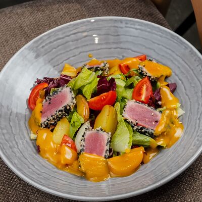 Салат с тунцомв ЛайкиПарк по цене 710 ₽