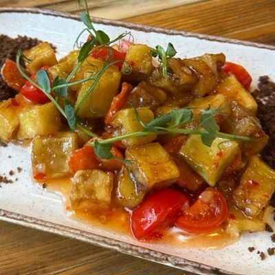 Теплый салат с баклажанами в Блиныпицца по цене 570 ₽