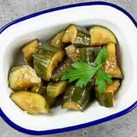 Маринованные огурцы по-азиатски в Бари Галуст кафе