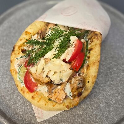 Пита со свиным шашлыком в Мужчина готовит по цене 400 ₽