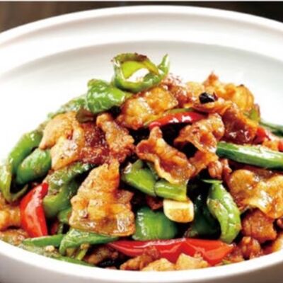 Жареное мясо по-чаншаски в ГУаНЬ ЯНЬ по цене 1600 ₽