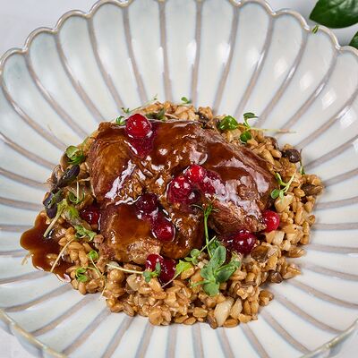 Говяжьи щечки с полбой в Leto по цене 1720 ₽