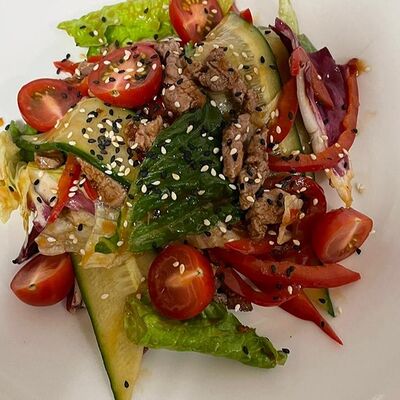 Салат на тайский манер в Три перца по цене 570 ₽