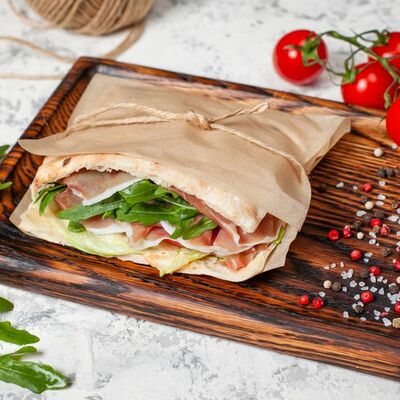 Панини с пармской ветчиной в Il Pittore по цене 460 ₽