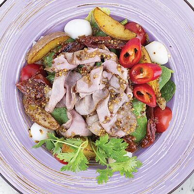 Салат с Ростбифомв Тальятелло по цене 700 ₽