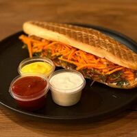 Булочка с курицей в Шаурма Рум