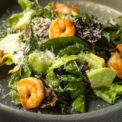 Салат с креветками в Oliva по цене 890 ₽