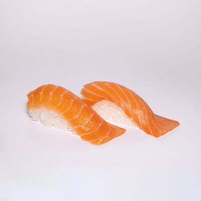 Суши с лососем в Пара палок по цене 290 ₽