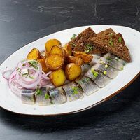 Сельдь с отварным картофелем в Риони