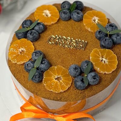 Торт Медовик с Новым Годом в Кондитерская Конфетка Питер по цене 3100 ₽