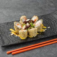Ролл сливочный темпура с креветкой и соусом манго в Delmario