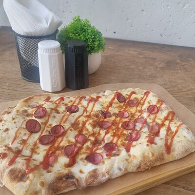 Пицца новинка Сосисочная римская в Eezy One Pizza по цене 539 ₽