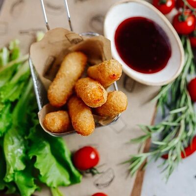 Сырные палочки с брусничным соусом (6шт.) (я) в Бургари по цене 550 ₽
