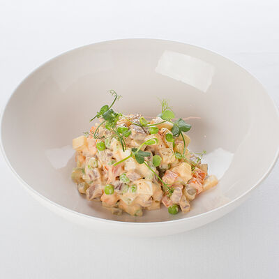 Оливье с телячьим языком и яблоком в Аист по цене 990 ₽