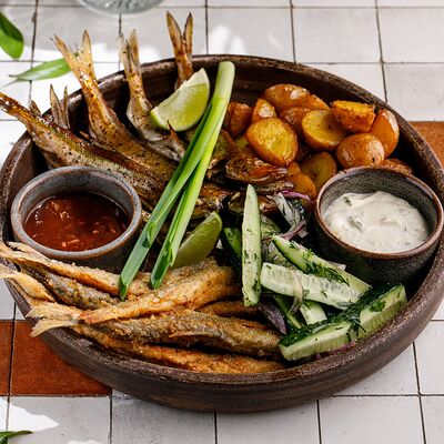 Ассорти жареной и копченой корюшки с картофелем в ЛарисуВаннуХочу по цене 1490