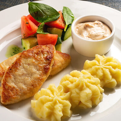 Куриные котлеты с гарниромв Дача по цене 510 ₽